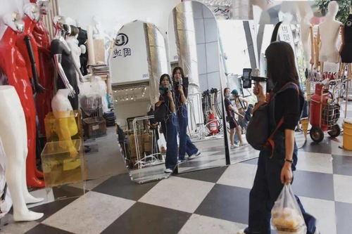 廣州服裝批發市場 草根走播與網紅主播的帶貨江湖